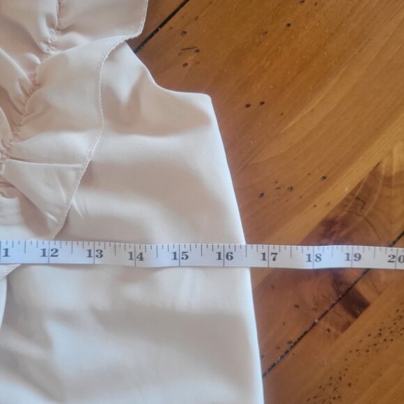 Ruffled Shoulder Sleeveless Blush Colored V-neck Blouse - Size M - Picture 7 of 10